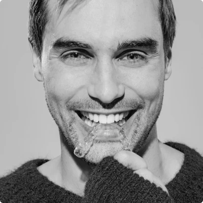 Пациент с прозрачен алайнер Smilers